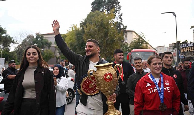 Şampiyonlara davullu zurnalı karşılama
