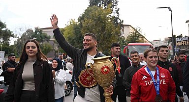 Şampiyonlara davullu zurnalı karşılama