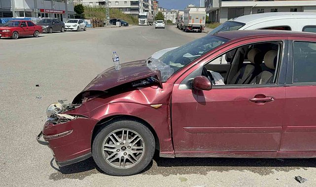 Samsun'da otomobil ile hafif ticari araç çarpıştı: 2 yaralı