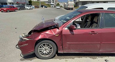 Samsun'da otomobil ile hafif ticari araç çarpıştı: 2 yaralı