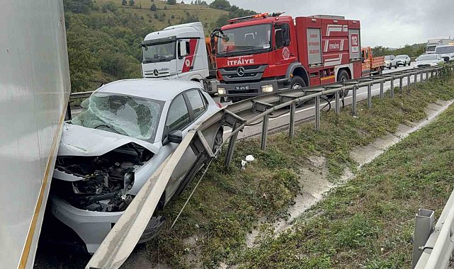 Samsun'da otomobil tırla çarpıştı: 2 yaralı