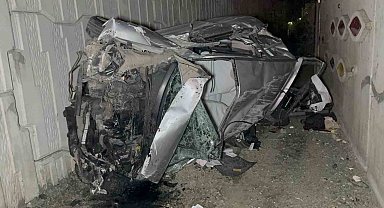 Samsun'da takla atarak hurdaya dönen otomobilde 2 kişi yaralandı