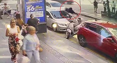 Samsun'da yaşlı kadın ile torununa otomobilin çarptığı anlar kamerada