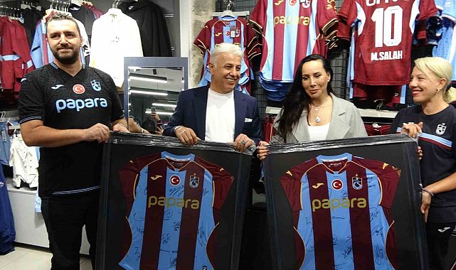 Sanatçı Asena Trabzon'a geldi sözünü tuttu: 61 forma aldı, hedefini açıkladı