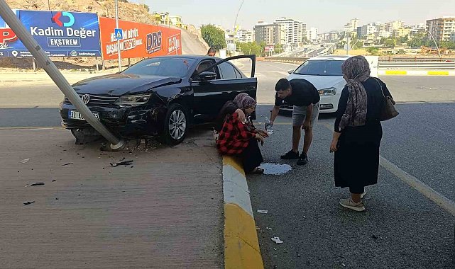 Şanlıurfa'da iki otomobil çarpıştı: 1 yaralı