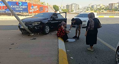 Şanlıurfa'da iki otomobil çarpıştı: 1 yaralı
