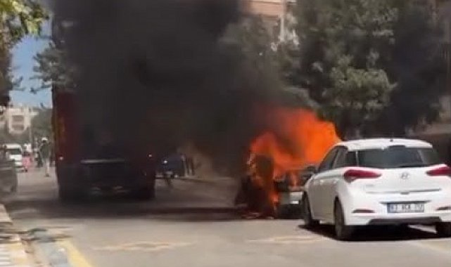 Şanlıurfa'da park halindeki otomobil alevlere teslim oldu