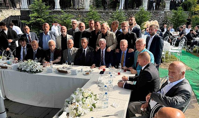 Saral ailesi yemekte bir araya geldi