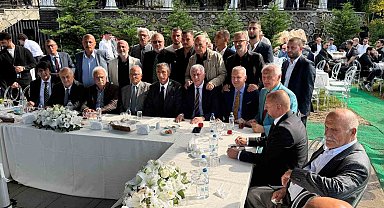 Saral ailesi yemekte bir araya geldi