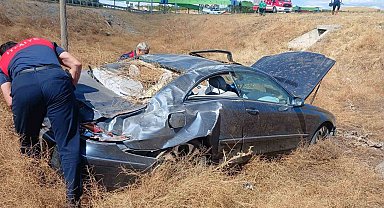 Şarampole uçan otomobilin sürücüsü yaralandı