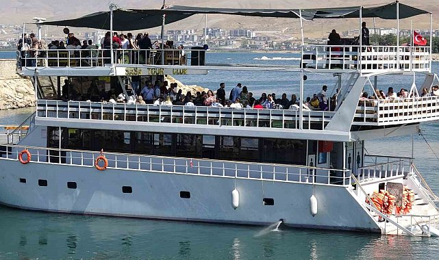 Savaşa rağmen İranlı turistlerin Van ilgisi sürüyor