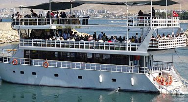 Savaşa rağmen İranlı turistlerin Van ilgisi sürüyor