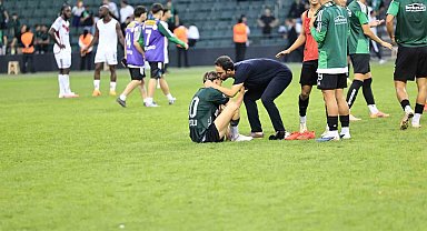 Selçuk İnan, Berkan Kutlu'yu maç sonu alnından öptü