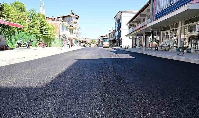 Selendi Atatürk Caddesi'nde yılların yol sorunu çözülüyor