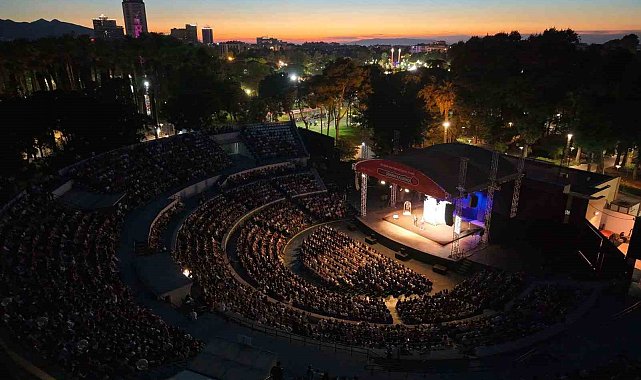 Semicenk ve "İki Kişilik Oyun" ile fuarda sanat dolu gece