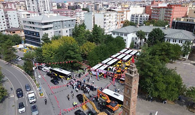 Siirt Belediyesinin filosuna 21 yeni araç katıldı