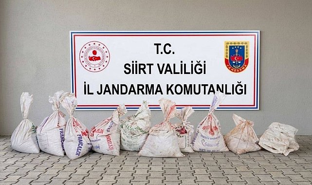 Siirt'te 300 kilo fıstık çalan hırsızlar fabrikada suçüstü yakalandı