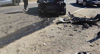 Siirt'te hafif ticari araç ile kamyonet çarpıştı: 4 yaralı