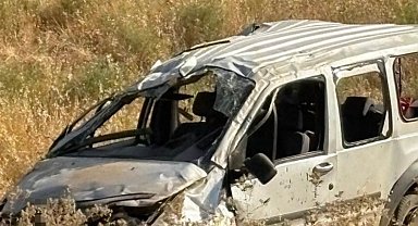 Siirt'te hafif ticari araç takla attı: 1 yaralı