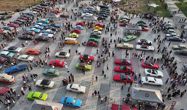 Sincan Park'ta klasik otomobil rüzgarı