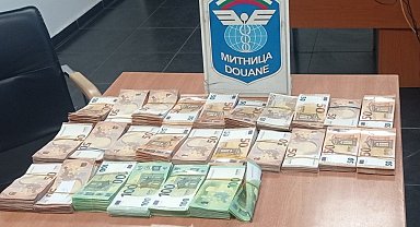 Sınırda 81 bin 385 euro ve 19 bin 750 dolar ele geçirildi