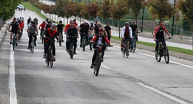 Sivas'ta bisiklet severler pedal çevirdi