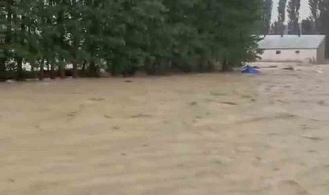 Sivas'ta meydana gelen sel köyde maddi hasara yol açtı