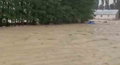 Sivas'ta meydana gelen sel köyde maddi hasara yol açtı