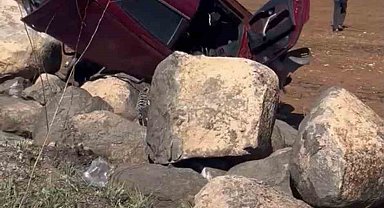 Siverek'te lastiği patlayan otomobil şarampole devrildi: 1 yaralı
