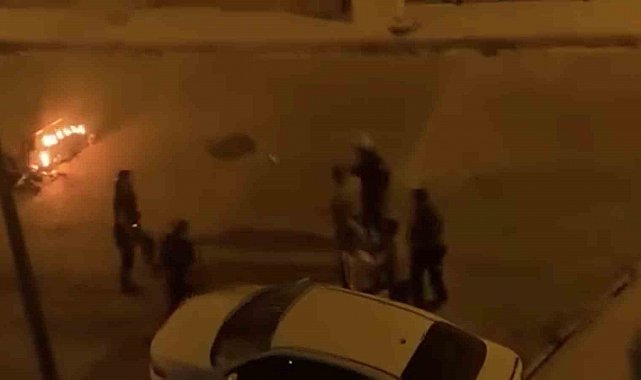 Sokak ortasında motosikletini ateşe verdi