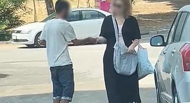Sokak ortasında uçucu madde kullandı, kadının yolunu kesip para istedi