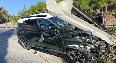 Söke'de otomobil bariyere çarptı: 1 yaralı