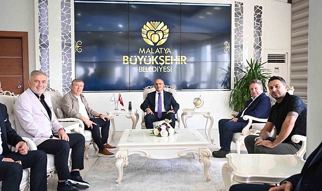 Spor dünyasının ünlü isimlerinden Başkan Er'e övgü