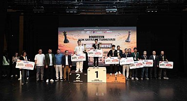 Sultangazi'de Uluslararası Satranç Turnuvası sona erdi