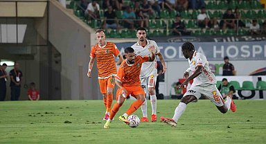 Süper Lig'de galibiyeti bulunmayan Göztepe, son sıradan kurtulamadı