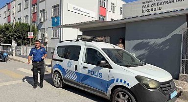 Tarsus'ta 1. sınıf öğrencisinin çantasından tabanca çıktı
