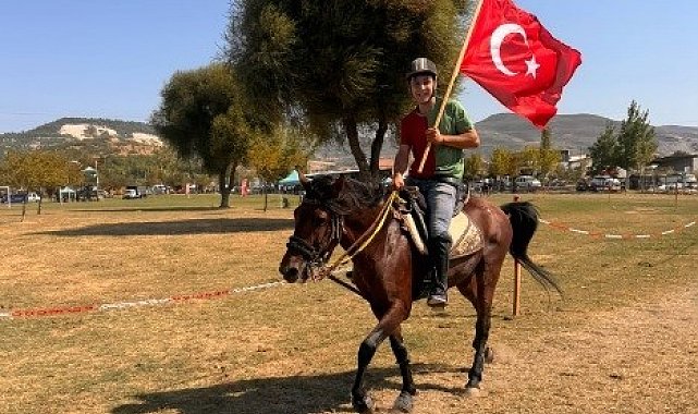 Tavşanlı'yı temsil eden "Kuyumcu" isimli at Rahvan At Yarışlarında şampiyon oldu