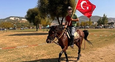 Tavşanlı'yı temsil eden "Kuyumcu" isimli at Rahvan At Yarışlarında şampiyon oldu