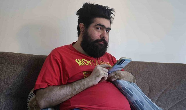 Tedaviyi reddeden telefon bağımlısı Barış, sanal dünyadaki yaşamına geri döndü
