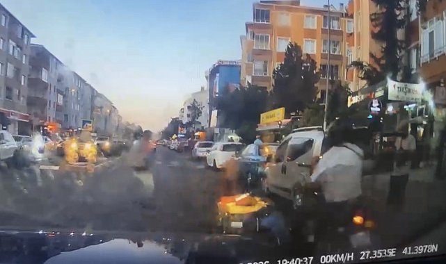 Tekerlekli sandalyedeki vatandaşın ayağına çarpıp yoluna devam etti