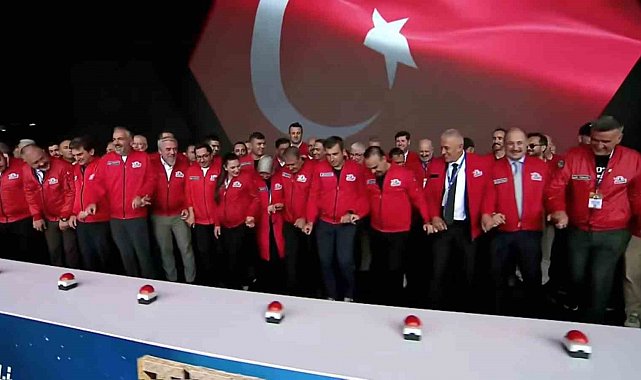 TEKNOFEST açılışında protokol halay çekti