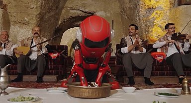 TEKNOFEST robotu sıra gecesinde çiğköfte yoğurdu