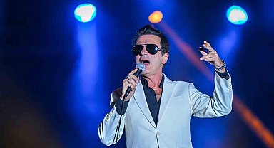 Teoman'dan 95. İzmir Enternasyonal Fuarı'nda müzik şöleni