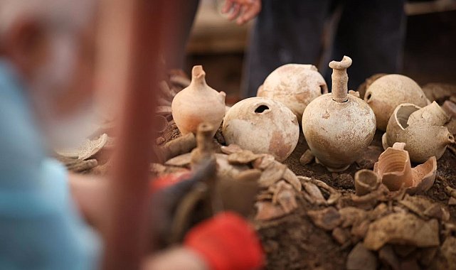 Tiflis'te yol çalışması tarihe ışık tuttu: 10. yüzyıl seramikleri ortaya çıktı