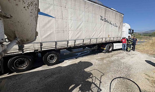 Tırda çıkan yangına, çevreden geçen beton mikseri yardıma koştu