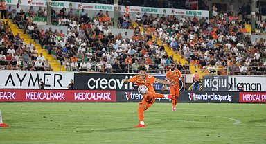 Trendyol Süper Lig: Corendon Alanyaspor: 2 Göztepe: 2