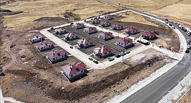 Tunceli'de 18 kırsal konutun anahtarları hak sahiplerine teslim edildi