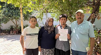 Türk aile şefkatle yaklaştıkları ve 7. evlatları olarak gördükleri Suriyeli Abdurrahman'dan ayrılmak istemiyor