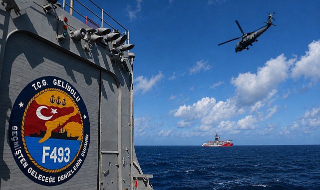 Türk savaş gemileri Somali açıklarında sondaj gemilerine koruma sağlıyor