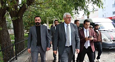 Türkiye Yüzyılı Buluşmaları için Kars'a gelen AK Parti Erzurum Milletvekili Öz, Sarıkamış'ta esnaf ve teşkilatla buluştu